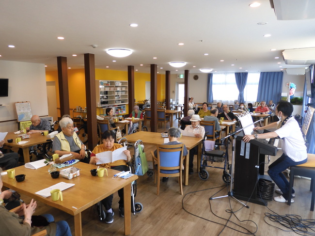 誕生日会とエレクトーン演奏会を開催しました