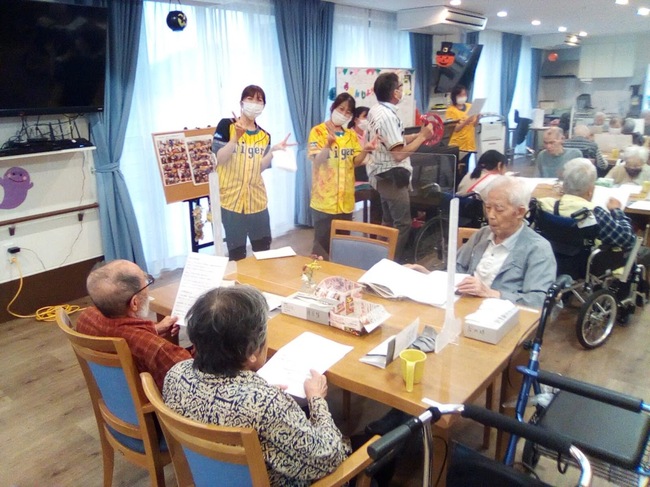 誕生日会とエレクトーンの演奏会を開催しました