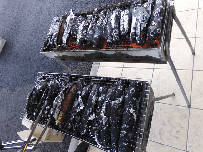 第38回イベント開催のお知らせ･･･大収穫祭第３弾『さつまいも』を炭火で焼いてお召上がり頂きました。