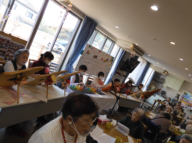 誕生日会とアンサンブルシオンの皆様によるベルとハープの演奏会を開催しました