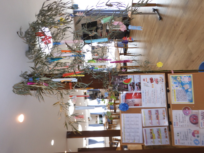 お誕生日会と七夕の短冊を作製しました