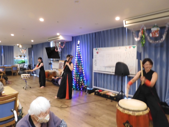 誕生日会と縁音(えんね)の皆様による【和太鼓・笛・三味線】の演奏会を開催しました