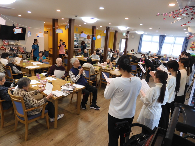 お誕生日会とコーラス(S.H.E.E.P.S)の演奏会を開催しました