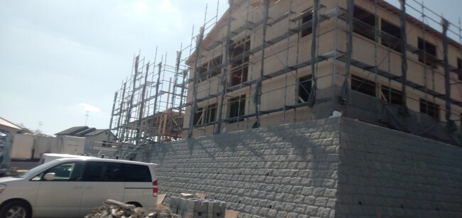 A棟の外観がほぼ完成。B棟建設へ。