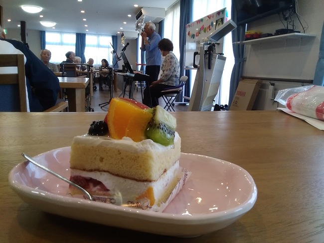 ハーモニカとキーボードによる演奏会を開催しました