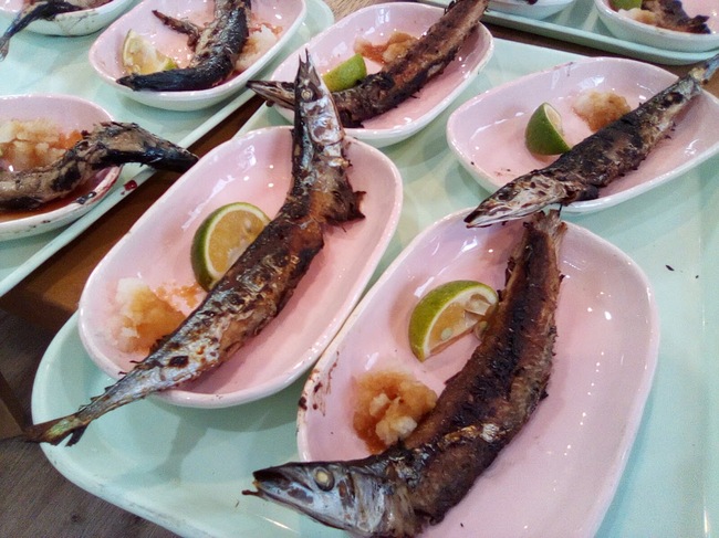 第25回イベント開催のお知らせ･･･大収穫祭<第２弾>炭火で焼いた新さんまを大根おろしとすだちと一緒に召し上がって頂きました。